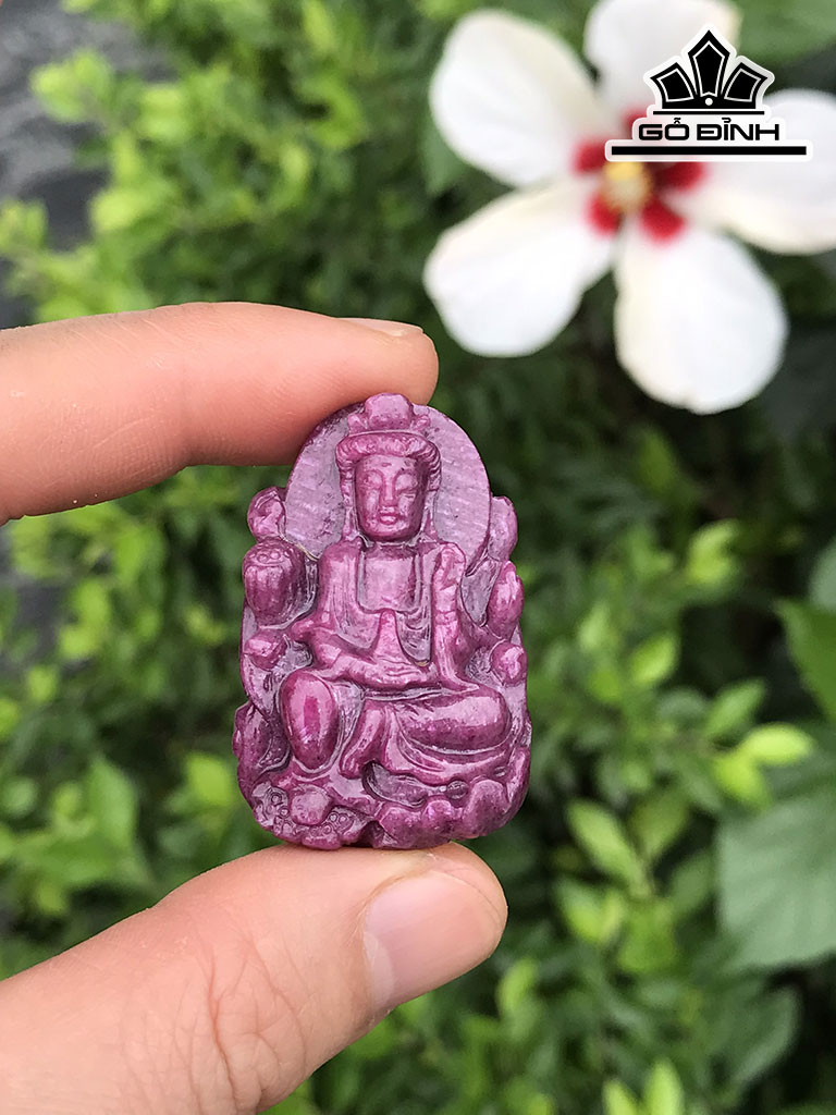 Mặt Dây Chuyền Quan Âm Bồ Tát Đá Ruby Cao 38,8 Ngang 25,3 Sâu 9 (mm) 90,3cts