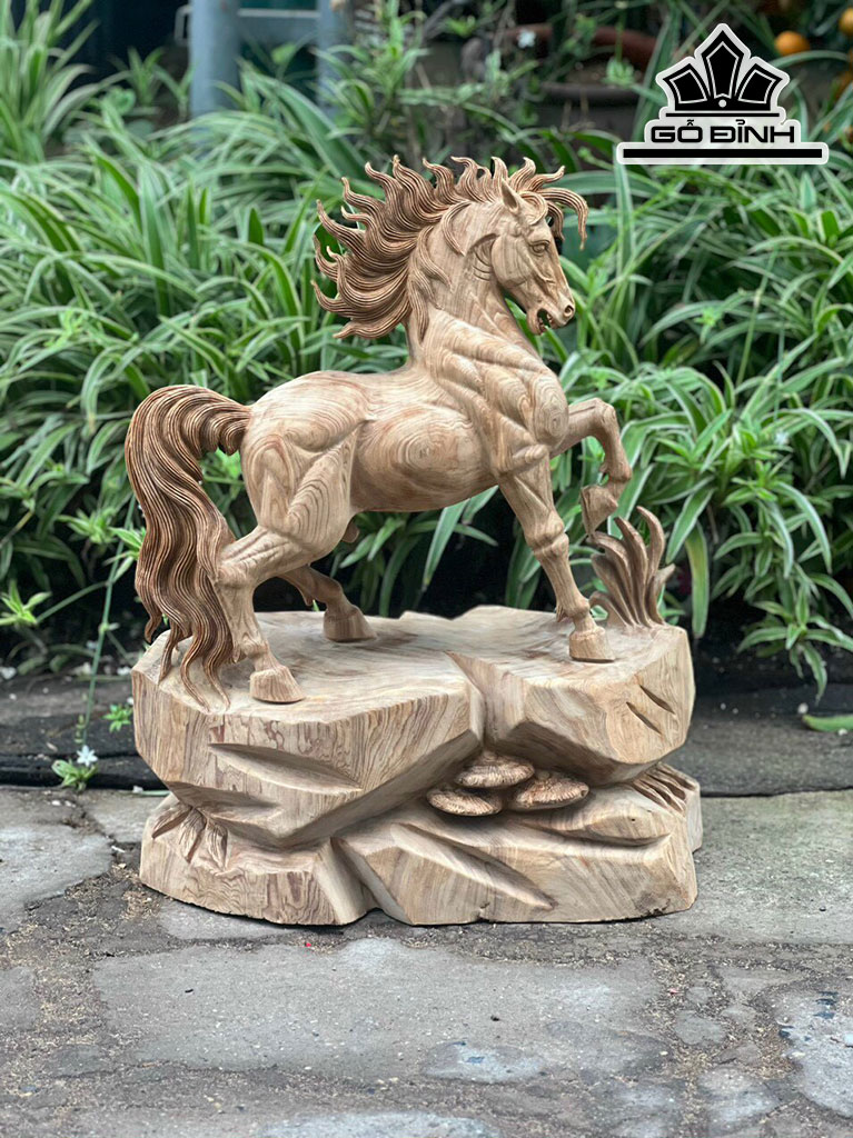 Tượng Ngựa Phong Thủy (Nhất Mã Thong Dong) Gỗ Ngọc Am Cao 60 Ngang 46 Sâu 24 (cm)
