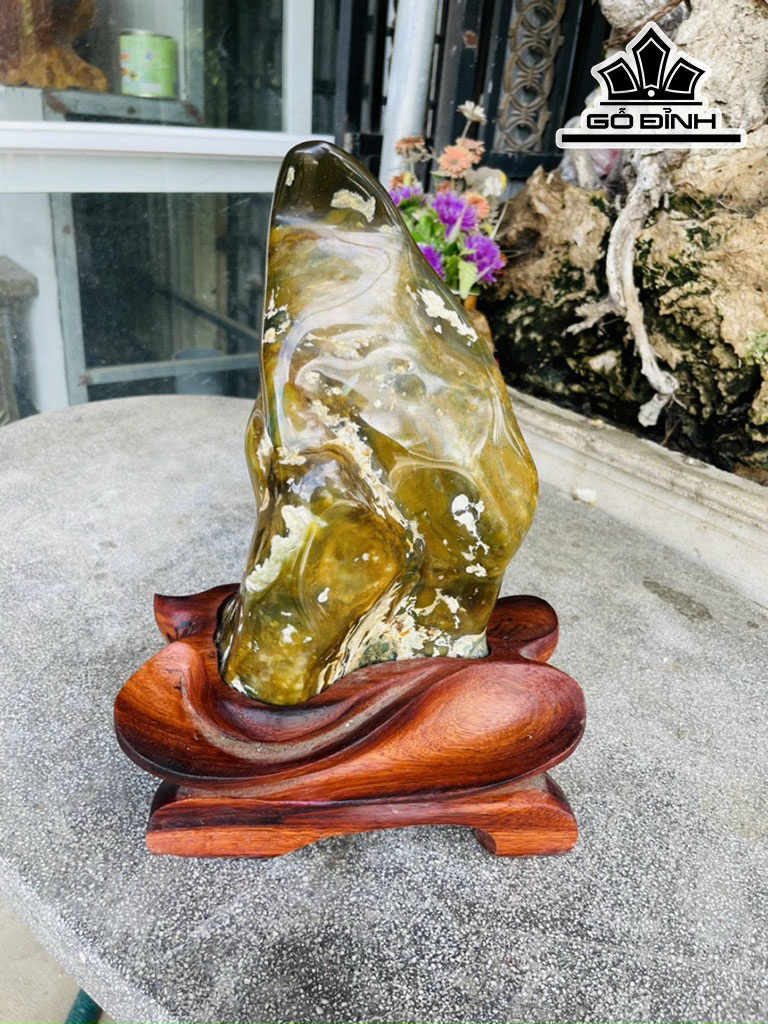 Tác Phẩm Đá Canxedon Cao 37 (cm) 6,8kg