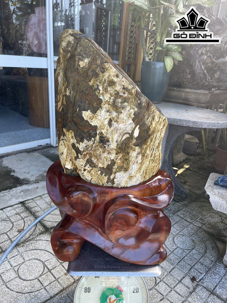 Tác Phẩm Gỗ Hóa Ngọc Cao 73 Ngang 35 (cm ) 62kg