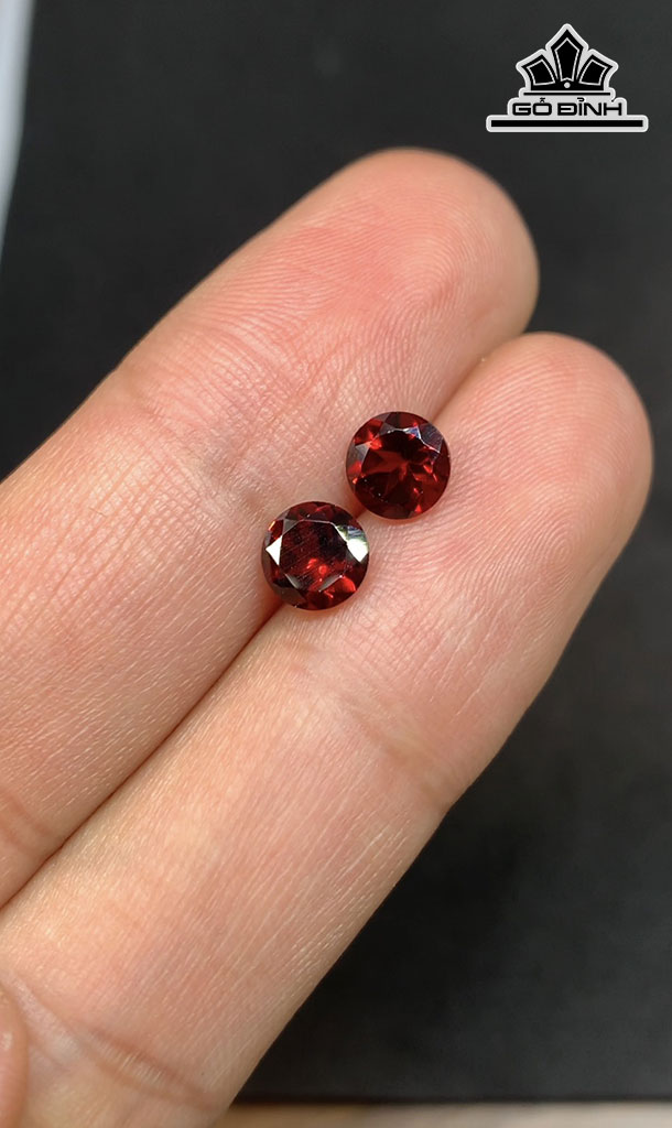 Đôi Bông Tai Đá Garnet Lửa Chiếu 2,15cts