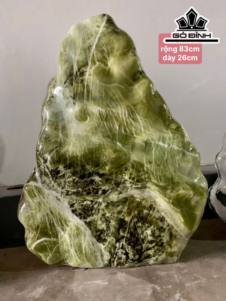 Tác Phẩm Đá Serpentine Cao 108 Ngang 83 Sâu 26 (cm)