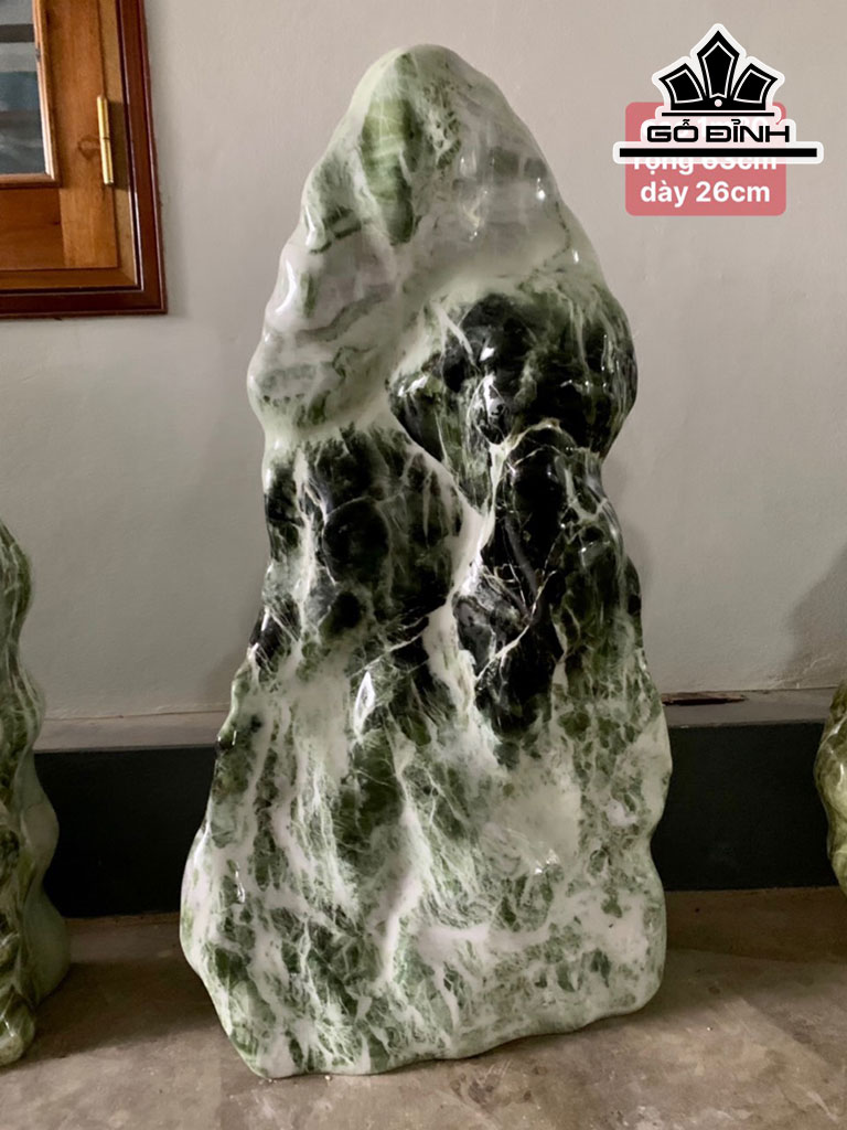 Tác Phẩm Đá Serpentine Cao 120 Ngang 63 Sâu 26 (cm)