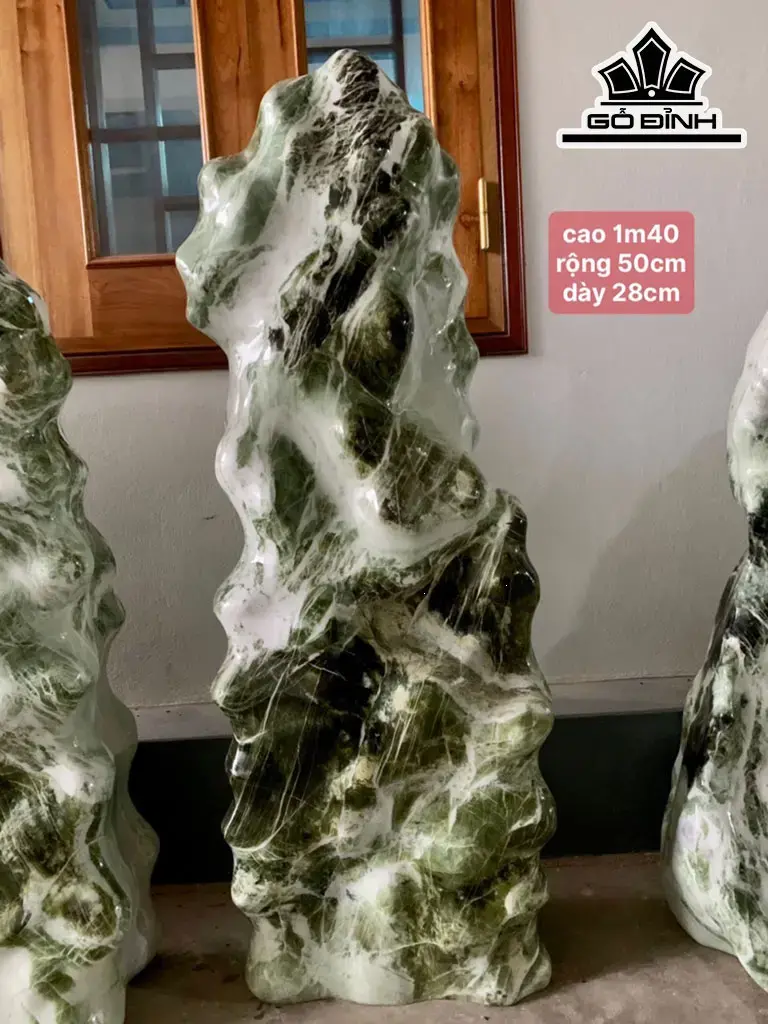 Tác Phẩm Đá Serpentine Cao 140 Ngang 50 Sâu 28 (cm)