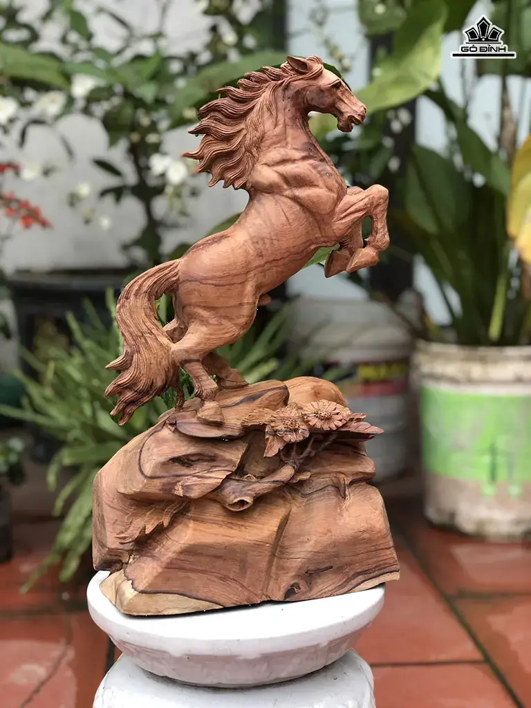 Tượng Ngựa Phong Thủy (Nhất Mã Phi Thiên) Gỗ Cẩm Cao 45 Ngang 25 Sâu 12 (cm)