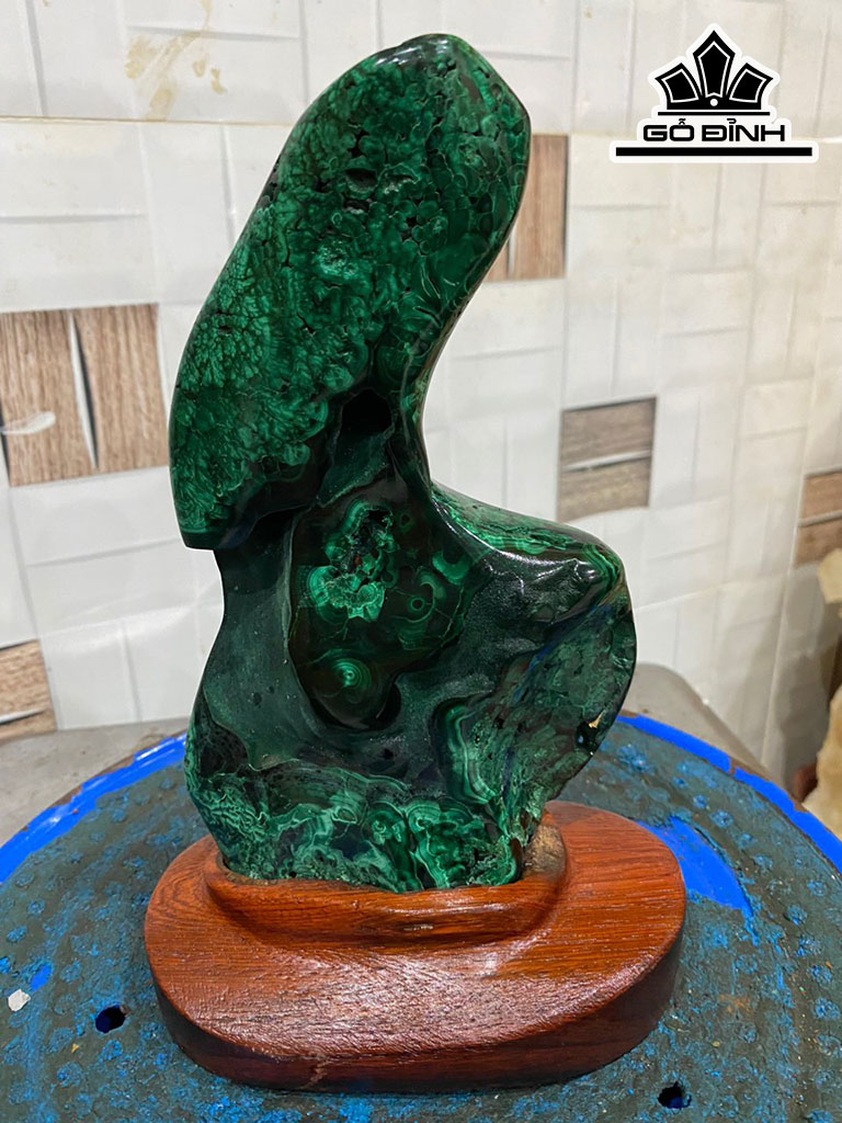 Tác Phẩm Đá Malachite Cao 22 (cm) 1,2kg