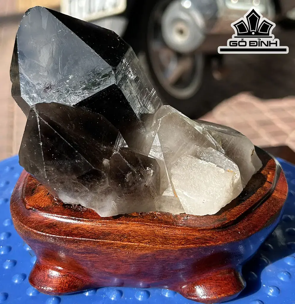 Tác Phẩm Đá Thạch Anh Khói ( Smoky Quartz ) Cao 10 Ngang 12 (cm) 805g