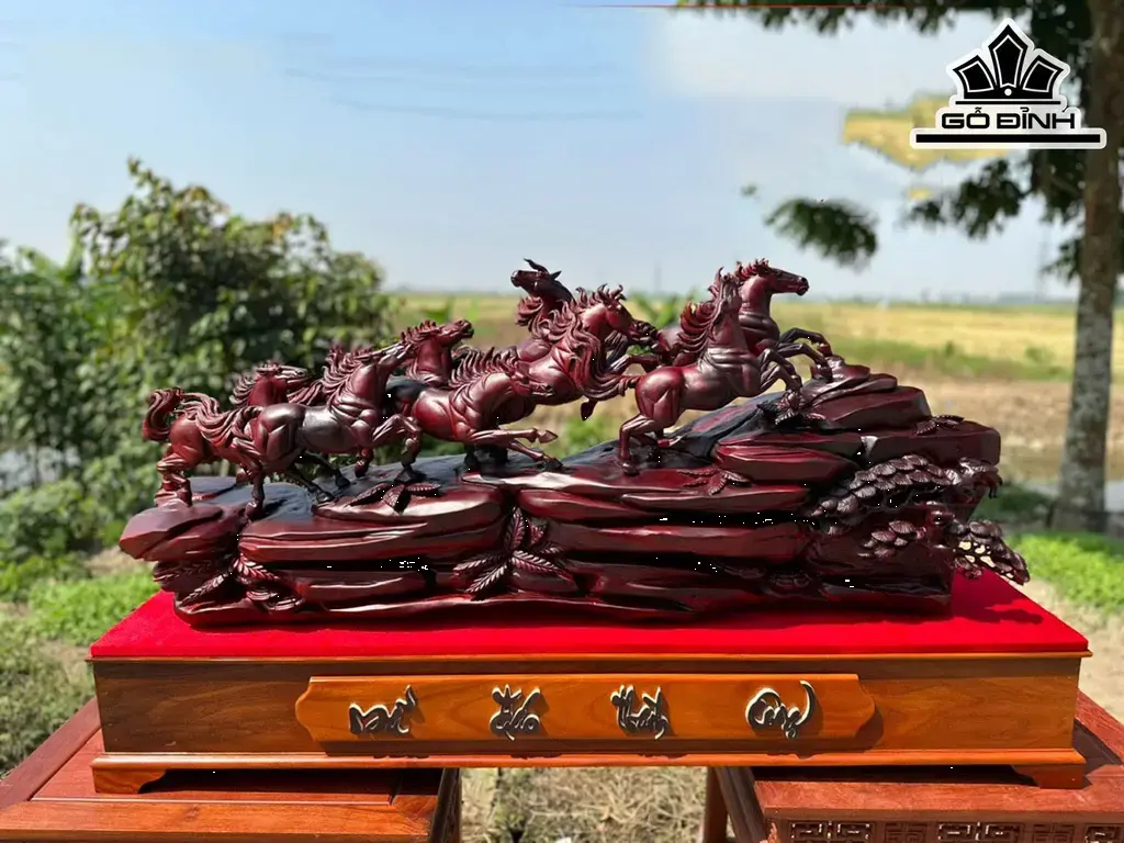 Tượng Mã Đáo Thành Công Gỗ Vương Mộc Tử Đàn Cao Cả Kỷ 71 Dài Cả Kỷ 132 Sâu 27 (cm)