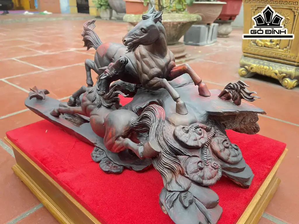 Tượng Song Mã Uyên Ương Gỗ Trắc Cao 28 Ngang 50 Sâu 28 (cm)