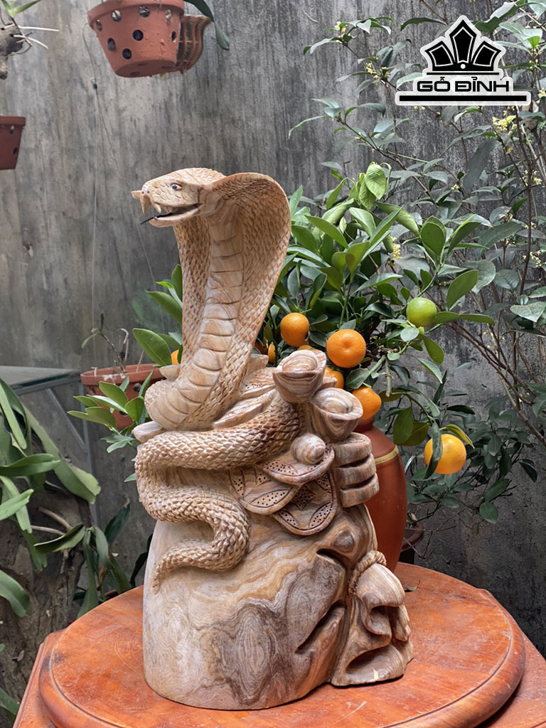 Tượng Rắn Tài Lộc Gỗ Ngọc Am Cao 48 Ngang 25 Sâu 16 (cm)