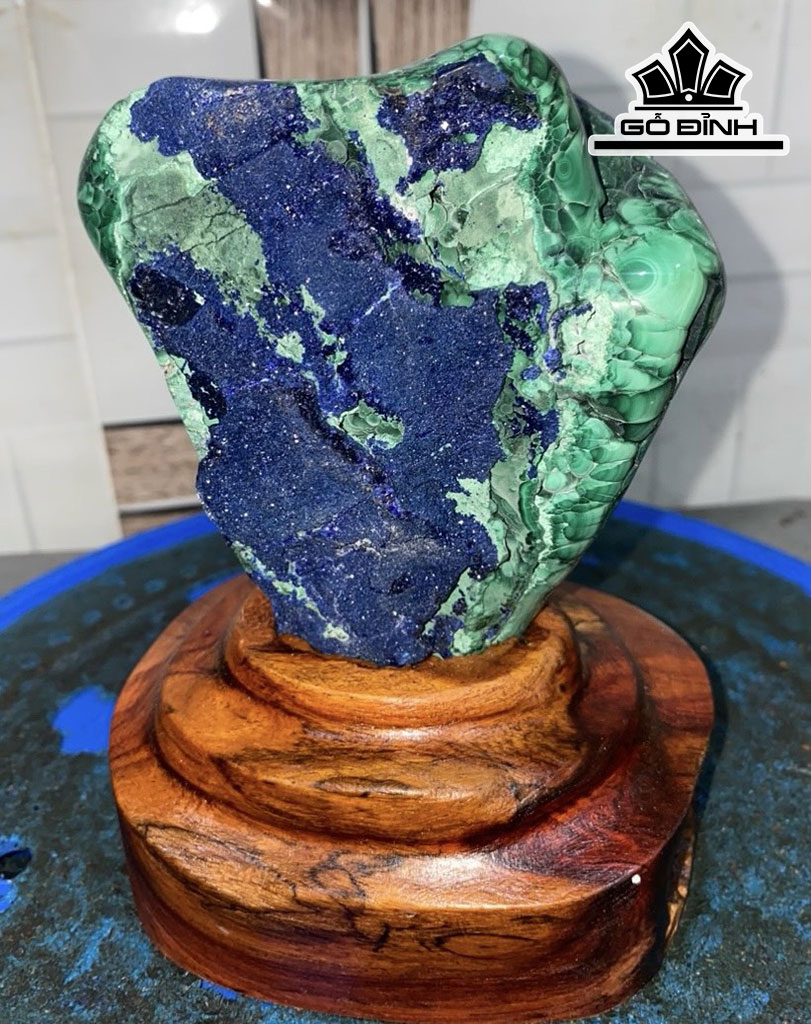 Tác Phẩm Đá Azurite Cao 15 (cm) 1kg
