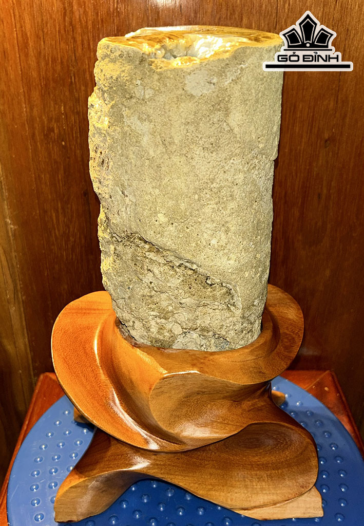 Tác Phẩm Gỗ Hóa Ngọc Cao 38 (cm) 3,4kg