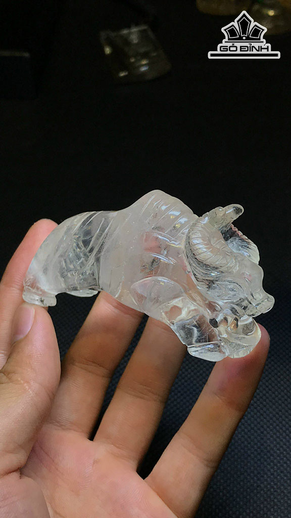 Tác Phẩm Bò Tót Đá Thạch Anh Trắng Cao 81,8 Ngang 41 Sâu 27,9 (mm) 125,7g