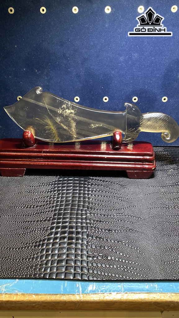 Tác Phẩm Đao Đồ Long Đá Thạch Anh Tóc Vàng Cao 286 Ngang 90 Sâu 15 (mm) 426,6g