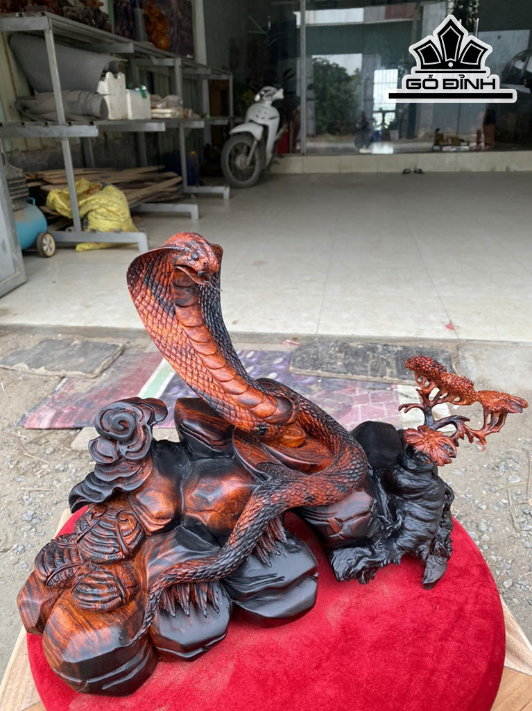 Tượng Rắn Phong Thủy Gỗ Trắc Cao 32 Ngang 45 Sâu 20 (cm)