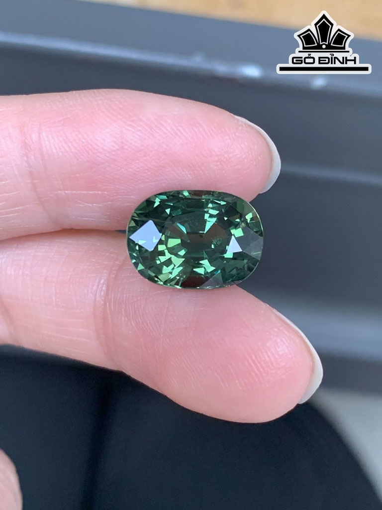Viên Đá Sapphire Xanh Chuối Cao 13 Ngang 9,5 Sâu 7,5 (mm) 8,5cts