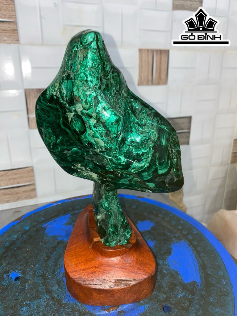 Tác Phẩm Đá Malachite Cao 21 (mm) 1,61kg