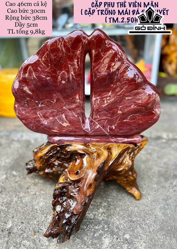 Bức Phu Thê Viên Mãn Đá Serpentine Đỏ Huyết Cao 46 Ngang 38 Sâu 5 (cm) 9,8kg Riêng Đá Cao 30 (cm)
