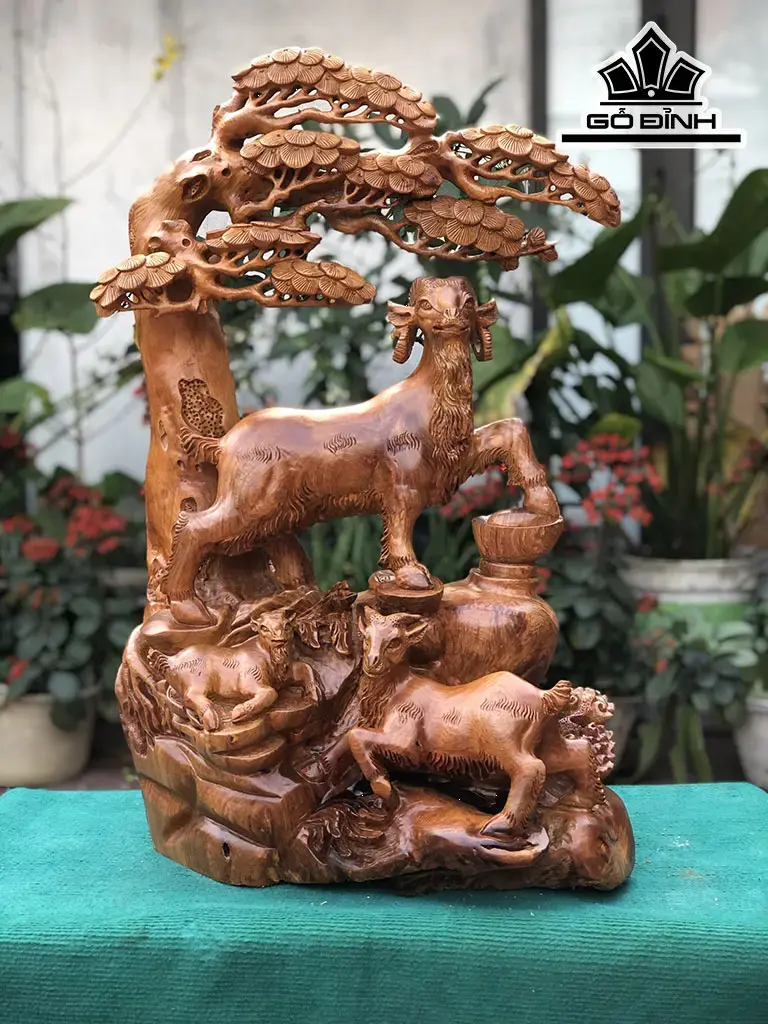 Tượng Tam Dương Đứng Gốc Tùng Gỗ Hương Cao 79 Ngang 50 Sâu 30 (cm)
