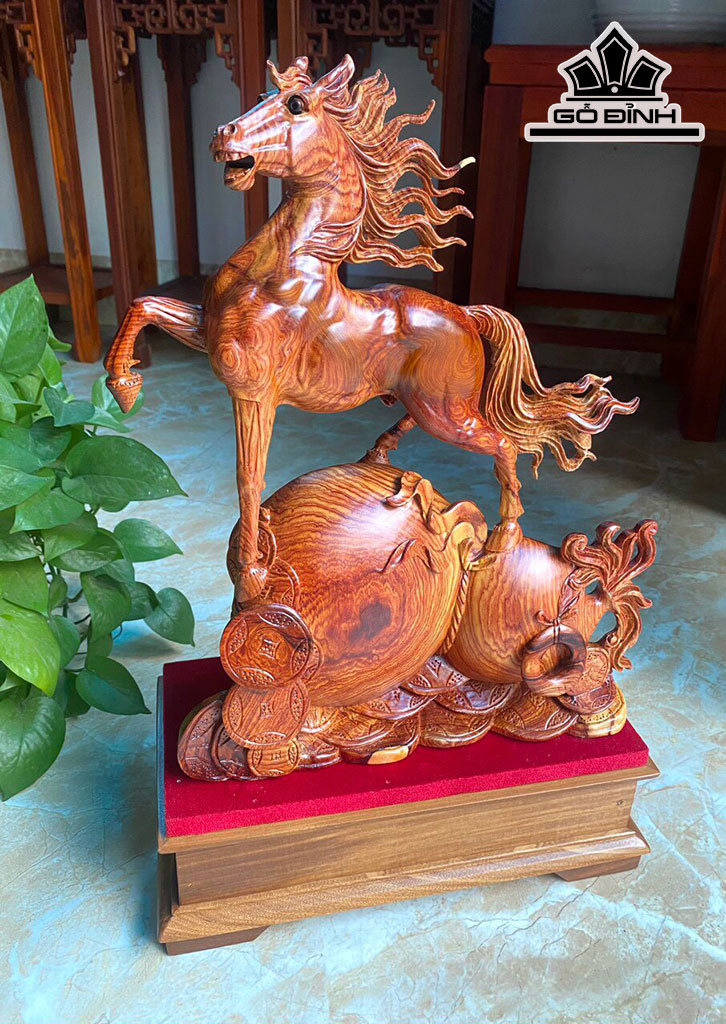 Tượng Ngựa Phong Thủy (Nhất Mã Phi Thiên) Gỗ Cẩm Cao Cả Kỷ 50 Ngang 30 Sâu 11 (cm)
