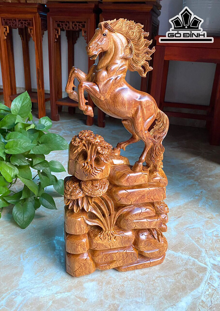 Tượng Ngựa Phong Thủy (Nhất Mã Phi Thiên) Gỗ Hương Cao 52 Ngang 24 Sâu 13 (cm)