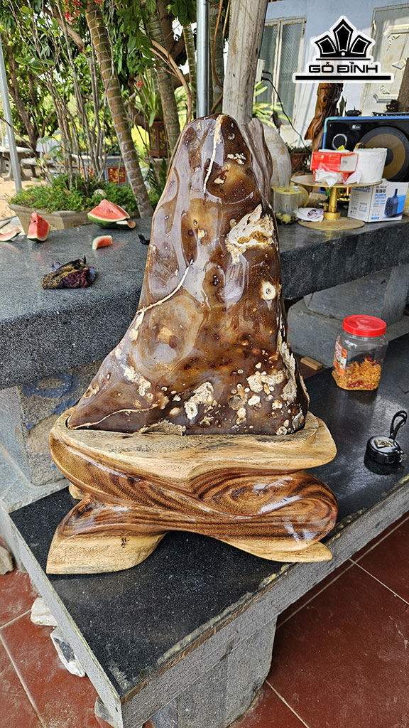 Tác Phẩm Đá Mã Não Mật Ong Cao 68 Ngang 25 (cm) 23kg