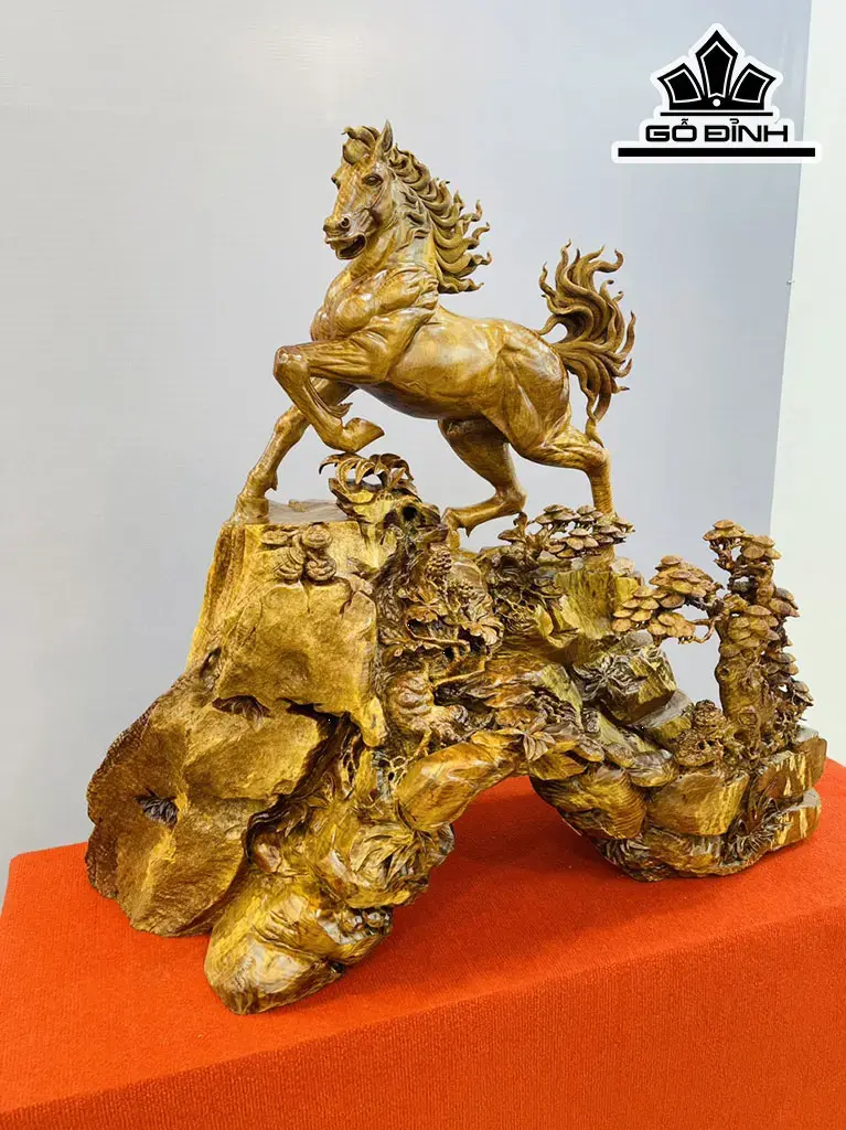 Tượng Ngựa Phong Thủy (Nhất Mã Phi Thiên) Gỗ Sụn Hương Cao 95 Ngang 102 Sâu 42 (cm)