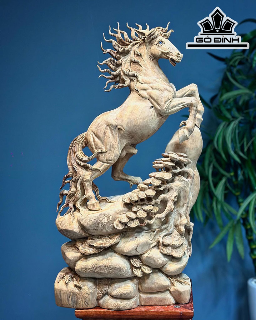 Tượng Ngựa Phong Thủy (Nhất Mã Phi Thiên) Gỗ Ngọc Am Cao 75 Ngang 38 Sâu 17 (cm)