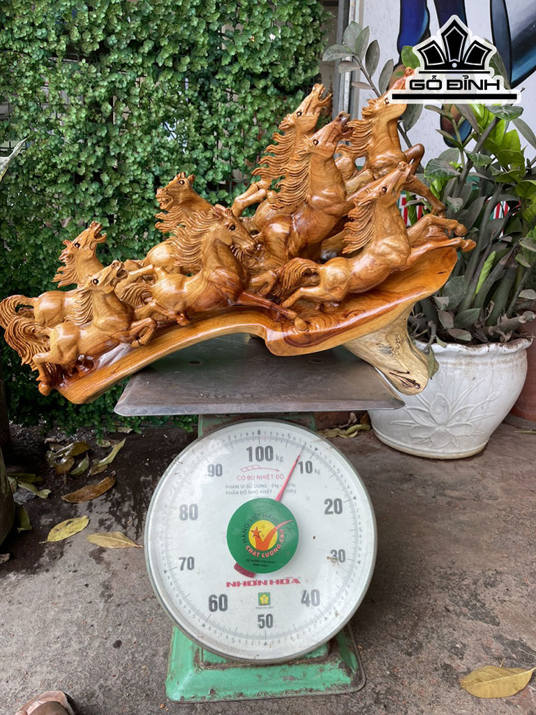 Tượng Bát Mã Phi Thiên Gỗ Hương Cao 40 Ngang 60 Sâu 23 (cm)
