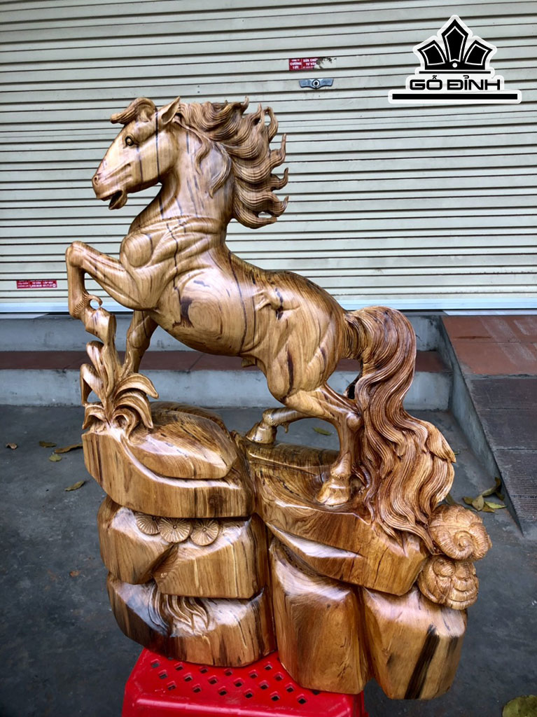 Tượng Ngựa Phong Thủy (Nhất Mã Phi Thiên) Gỗ Ngọc Am Cao 60 Ngang 42 Sâu 20 (cm)