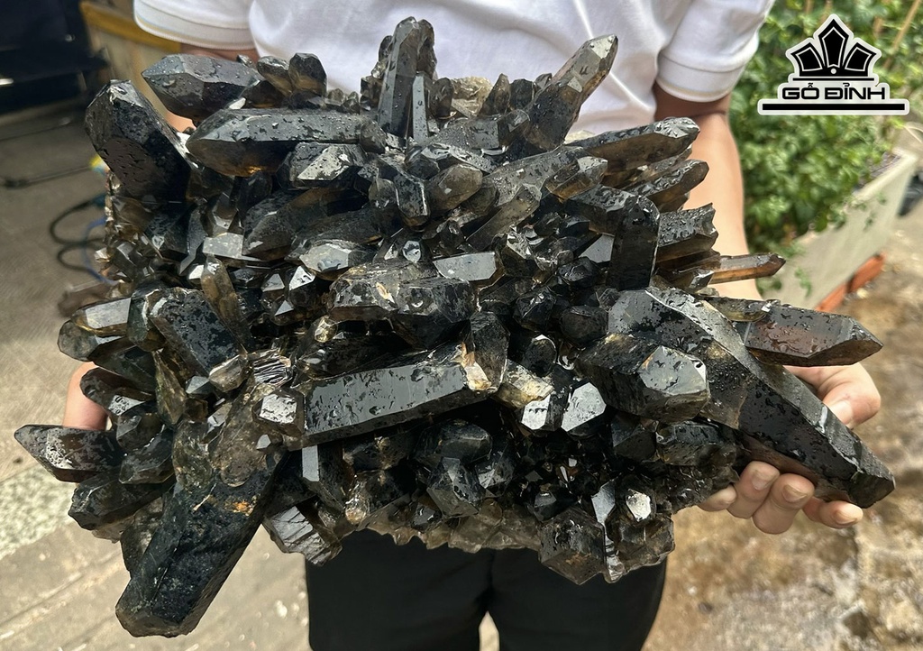 Tác Phẩm Đá Thạch Anh Khói ( Smoky Quartz ) Cao 40 Ngang 30 Sâu 15 (cm) 17kg