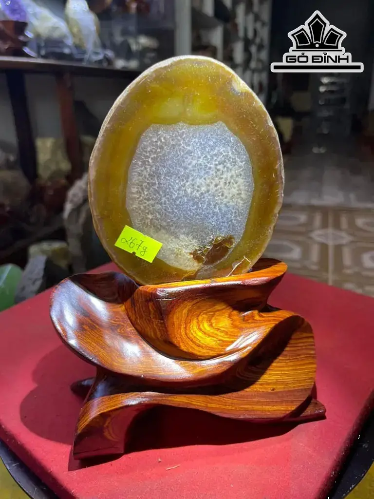 Tác Phẩm Đá Mã Não Vàng Mật Ong Cao 20 (cm) 0,6kg