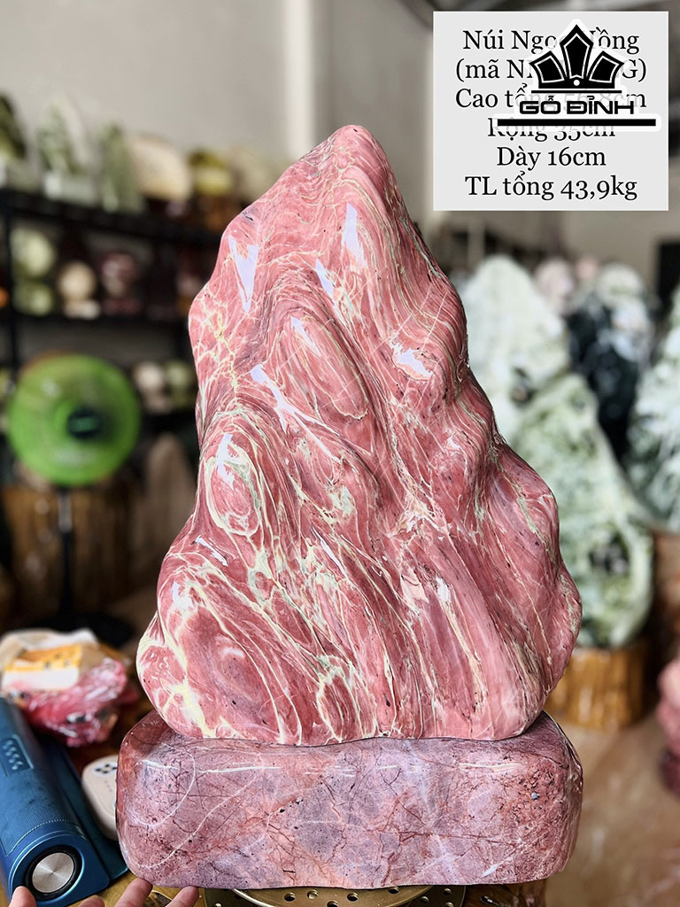 Tác Phẩm Đá Serpentine Cao 56,8 Ngang 35 Sâu 16 (cm) 43,9kg