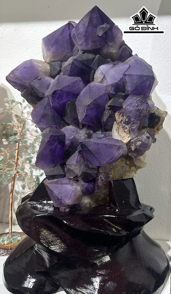 Tác Phẩm Đá Thạch Anh Tím Cao 35 Ngang 20 (cm) 6,07kg