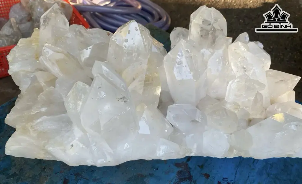 Tác Phẩm Đá Thạch Anh Trắng Chóp Trong Ngang 48 Sâu 25 (cm) 17kg