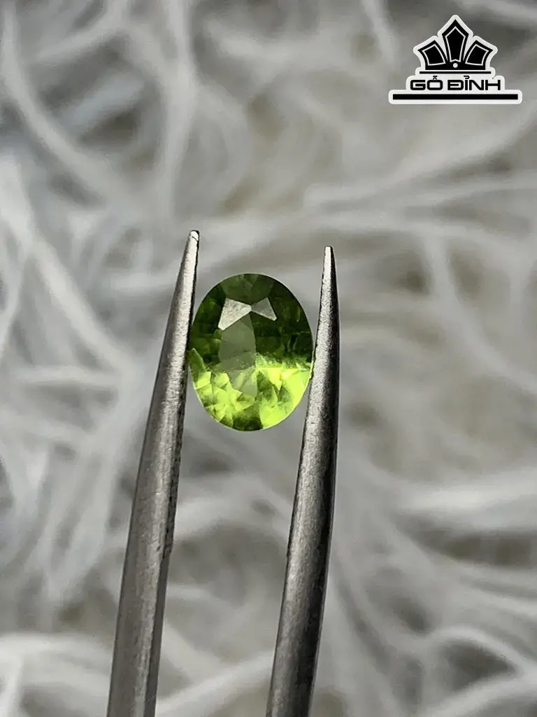 Viên Đá Peridot Cao 7 Ngang 5,6 Sâu 3,5 (mm) 1,05cts