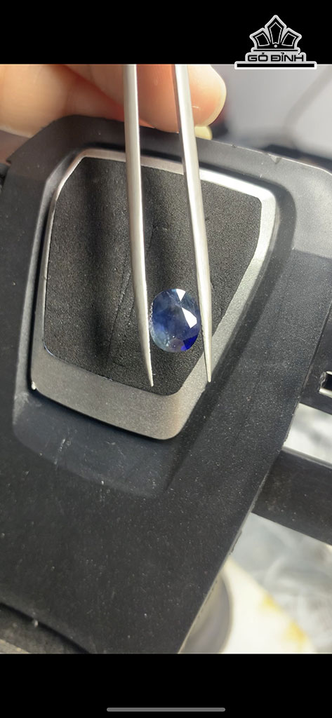 Viên Đá Sapphire Cao 8,6 Ngang 6,8 Sâu 3,7 (mm) 1,9cts