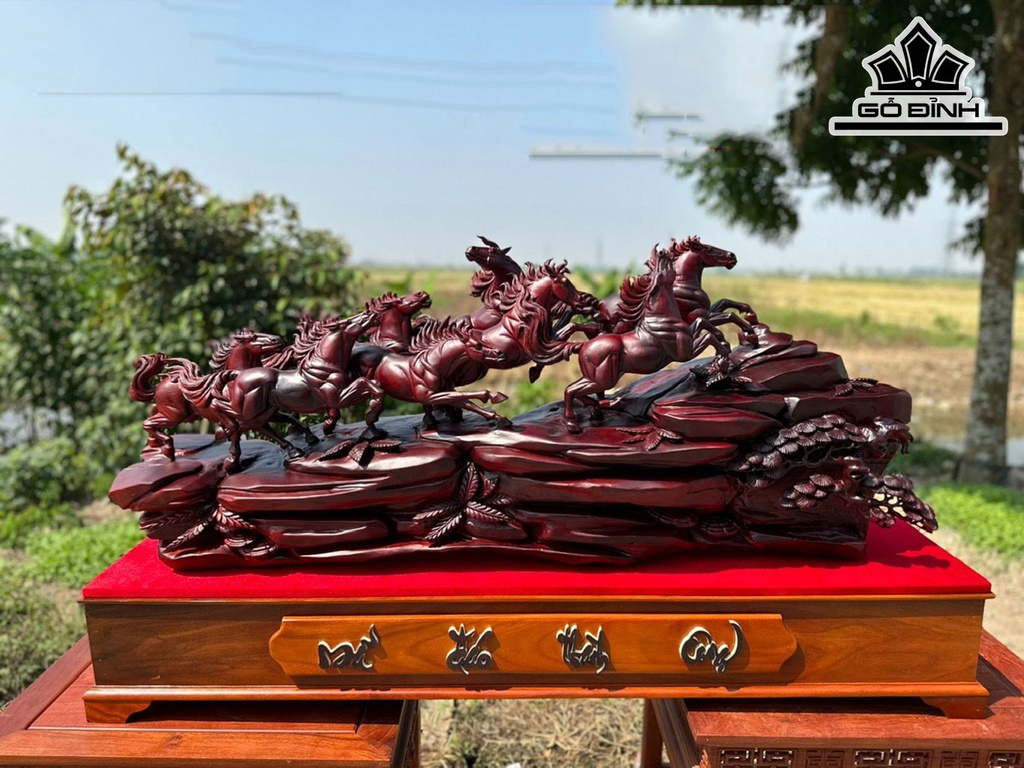 Tượng Mã Đáo Thành Công Gỗ Tử Đàn Cao 50 Ngang 120 Sâu 27 Cả Kỷ Cao 71 Dài 132 (cm)