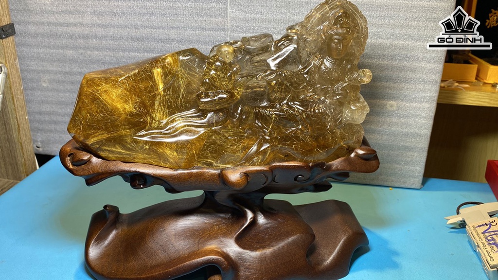 Tác Phẩm Bái Quan Âm Đá Thạch Anh Tóc Vàng Cao 210 Ngang 120 Sâu 60 (mm) 1812g