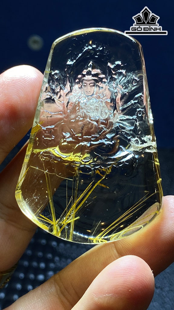 Tác Phẩm Thiên Thủ Thiên Nhãn Đá Thạch Anh Tóc Vàng Cao 59 Ngang 42 Sâu 12 (mm) 47,8g