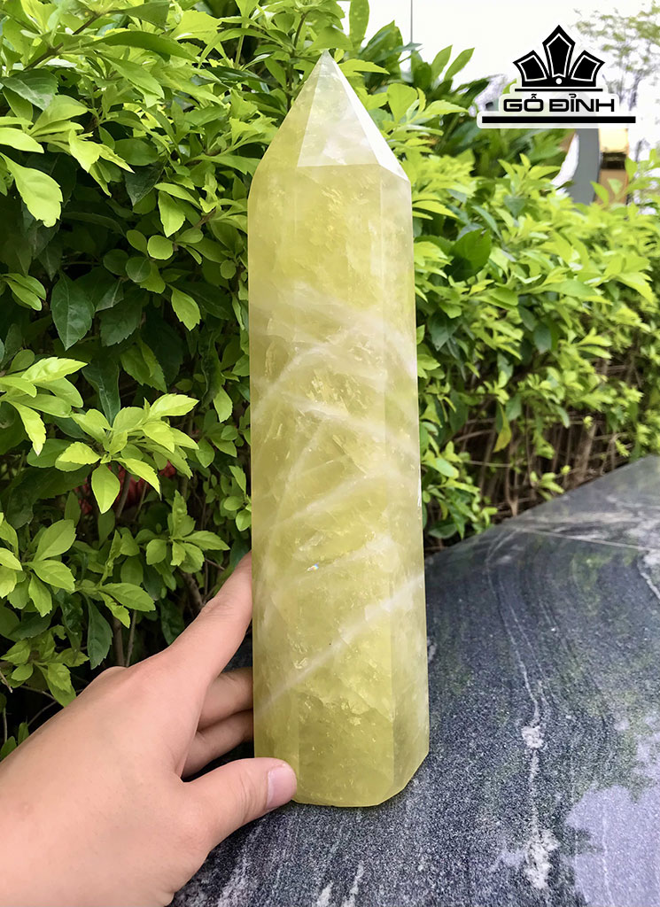 Tác Phẩm Nhất Trụ Linh Khí Đá Thạch Anh Vàng Cao 28 Ngang 7 Sâu 6 (cm) 1,7kg