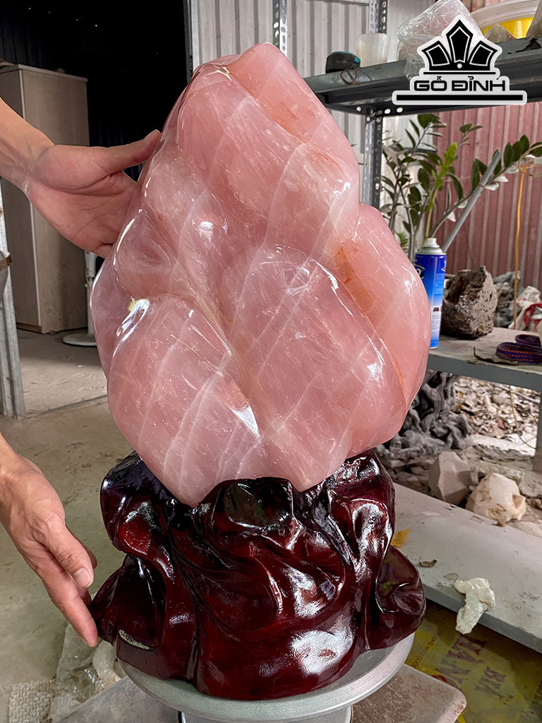 Tác Phẩm Búp Sen Đá Thạch Anh Hồng Cao 55 Ngang 33 Sâu 26 (cm) 31,5kg