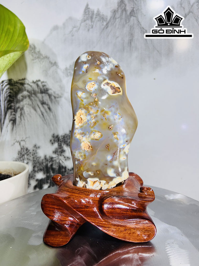 Tác Phẩm Đá Mã Não Cao 23 Ngang 14 (cm) 1,8kg