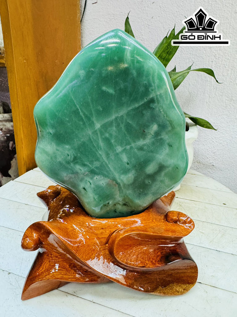 Tác Phẩm Đá Thạch Anh Xanh (Aven) Cao 22 Ngang 14 (cm) 2,5kg