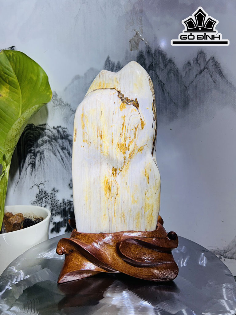 Tác Phẩm Gỗ Hóa Ngọc Cao 32,5 Ngang 18 (cm) 4,4kg