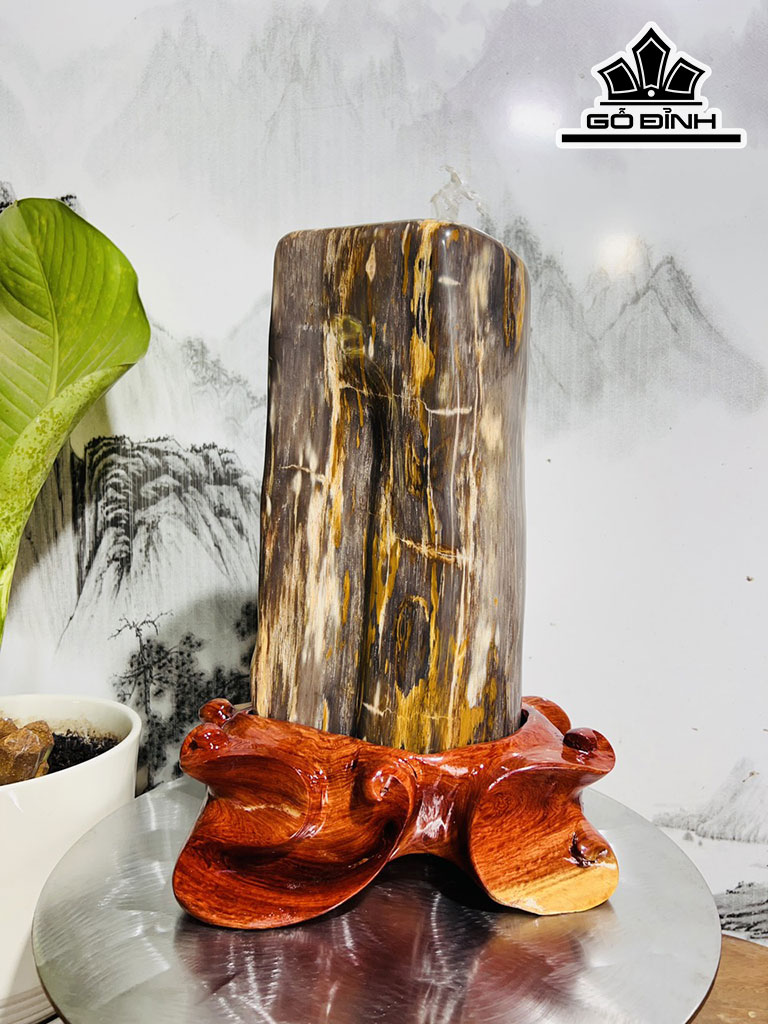 Tác Phẩm Khúc Gỗ Hóa Ngọc Đa Sắc Cao 36 Ngang 23 (cm) 7,5kg