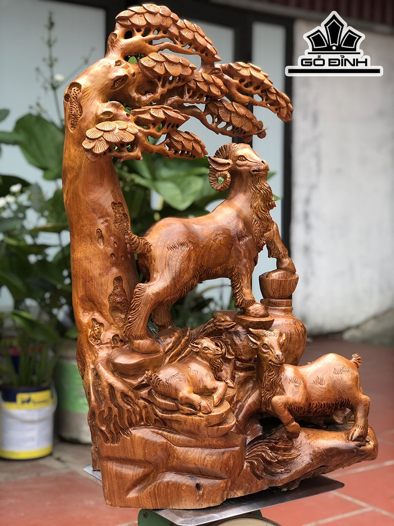Tượng Tam Dương Đứng Gốc Tùng Gỗ Hương Cao 79 Ngang 50 Sâu 30 (cm)
