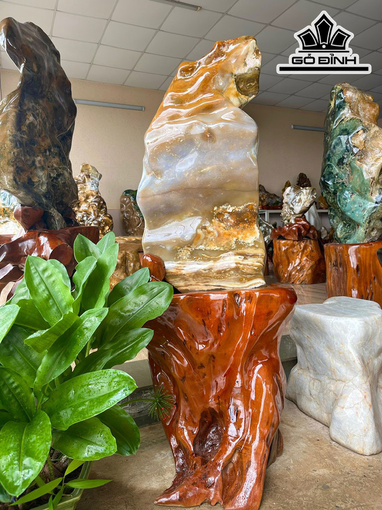 Tác Phẩm Đá Mã Não Lâm Đồng Cao 120 Ngang 35 Riêng Đá Cao 70 (cm) 60kg