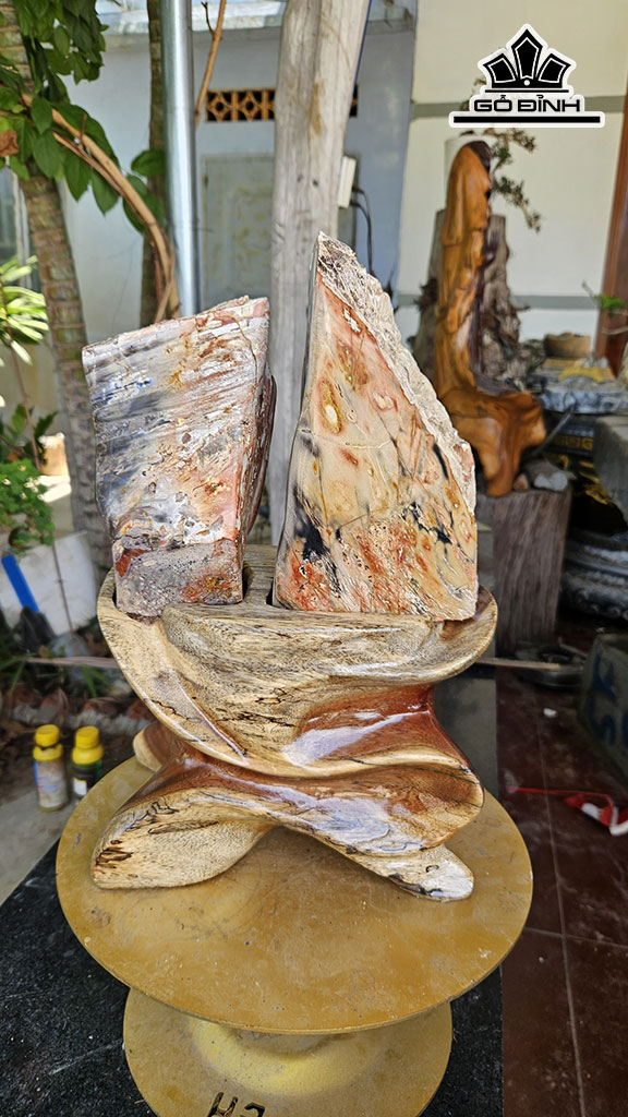 Cặp Phu Thê Gỗ Hóa Ngọc Đỏ Đen Cao 38 Ngang 20 (cm) 8kg