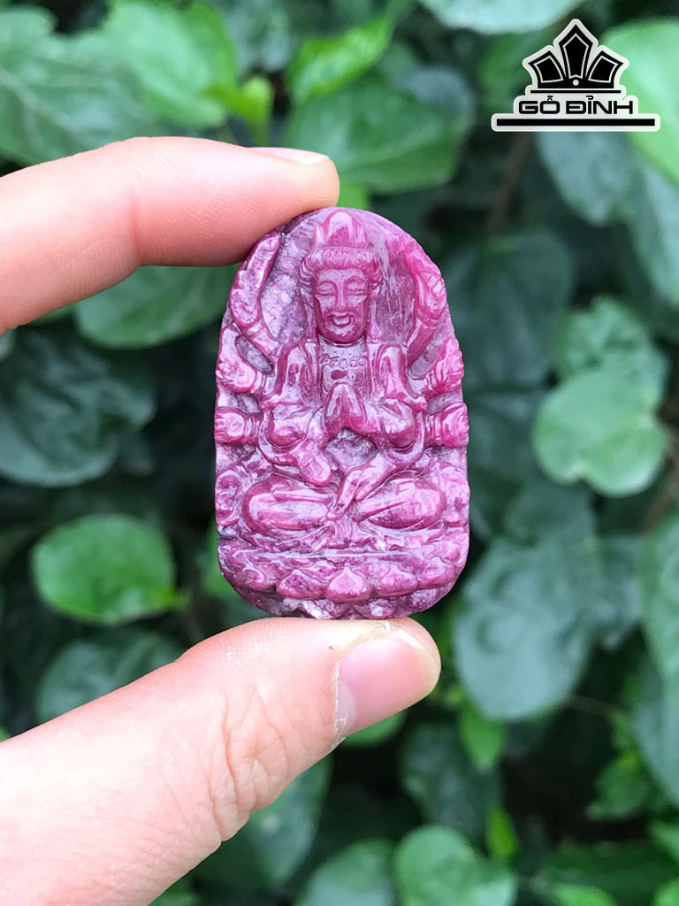 Thiên Thủ Thiên Nhãn Đá Ruby Cao 4,5 Ngang 2,8 Sâu 0,98 (cm) 146,1cts